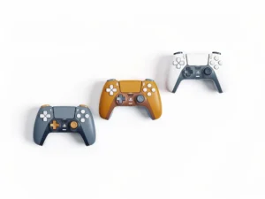 Drie minimalistische gamecontrollers in oplopende trapvorm, in leisteenblauw en amber op wit oppervlak.