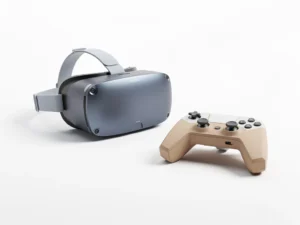 VR-headset en geometrische gamecontroller op wit oppervlak in leisteenblauw en zandtinten, minimalistische studiobelichting.